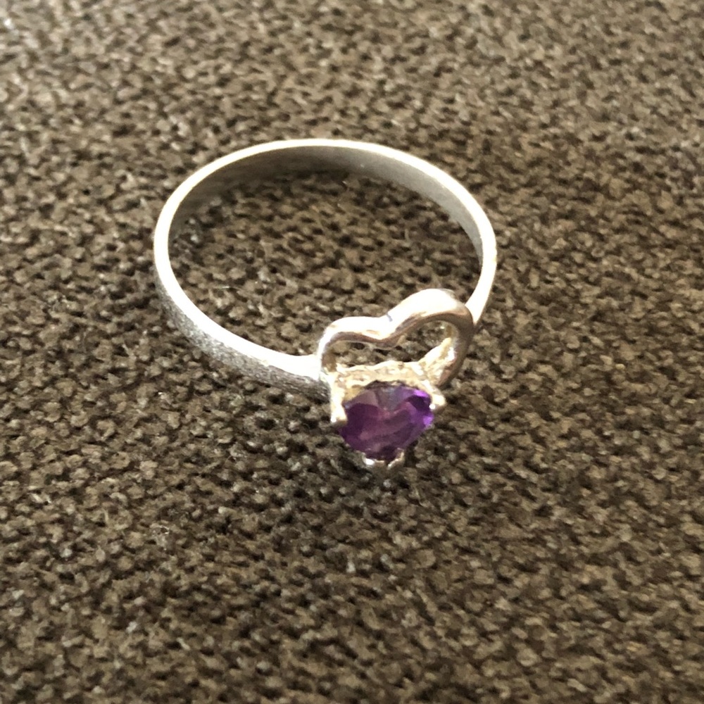 Amethyst heart ring